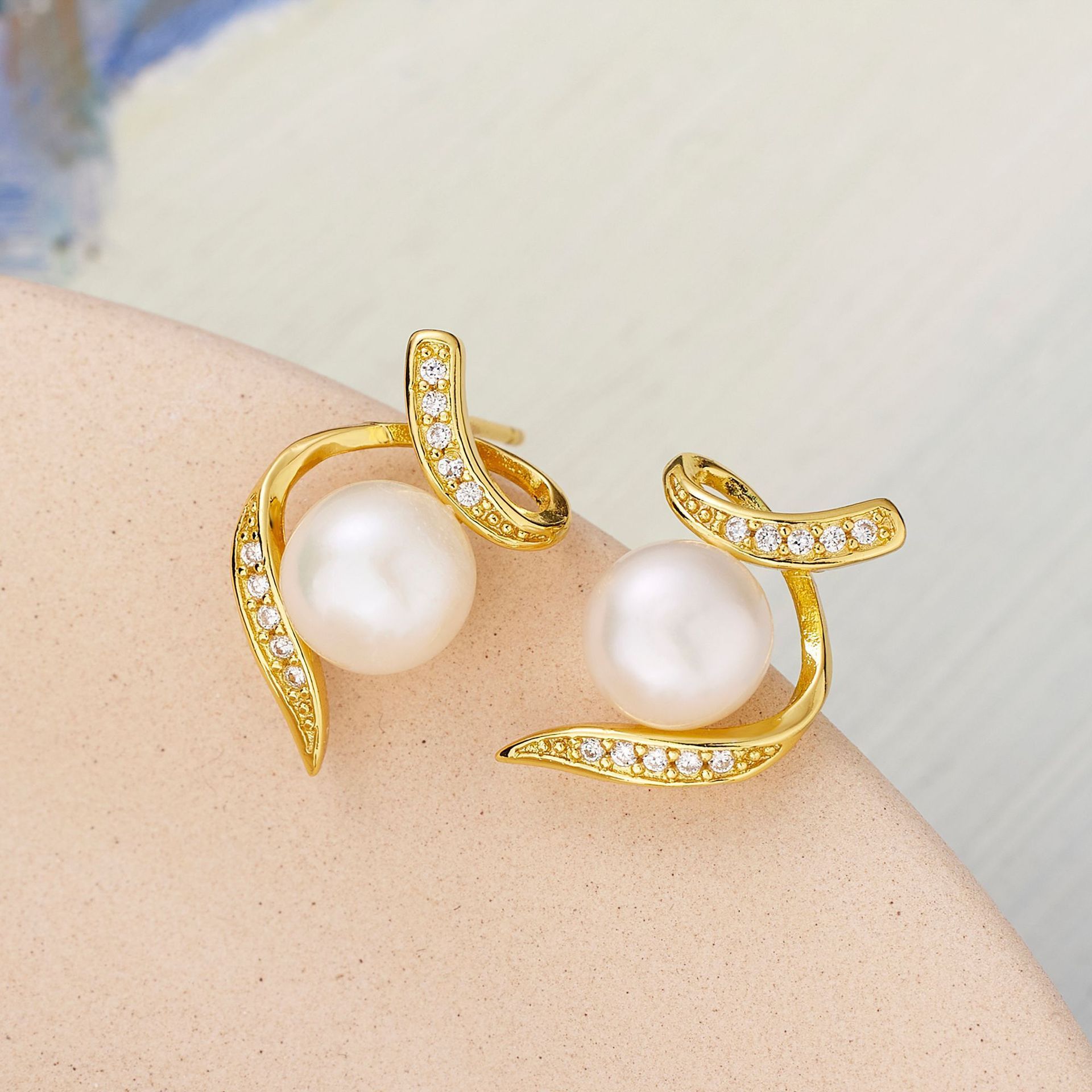 Natural Freshwater Pearl Earrings Heart-shaped Zircon Pearl Earrings Creative Design South Korea Temperament High-grade Earrings