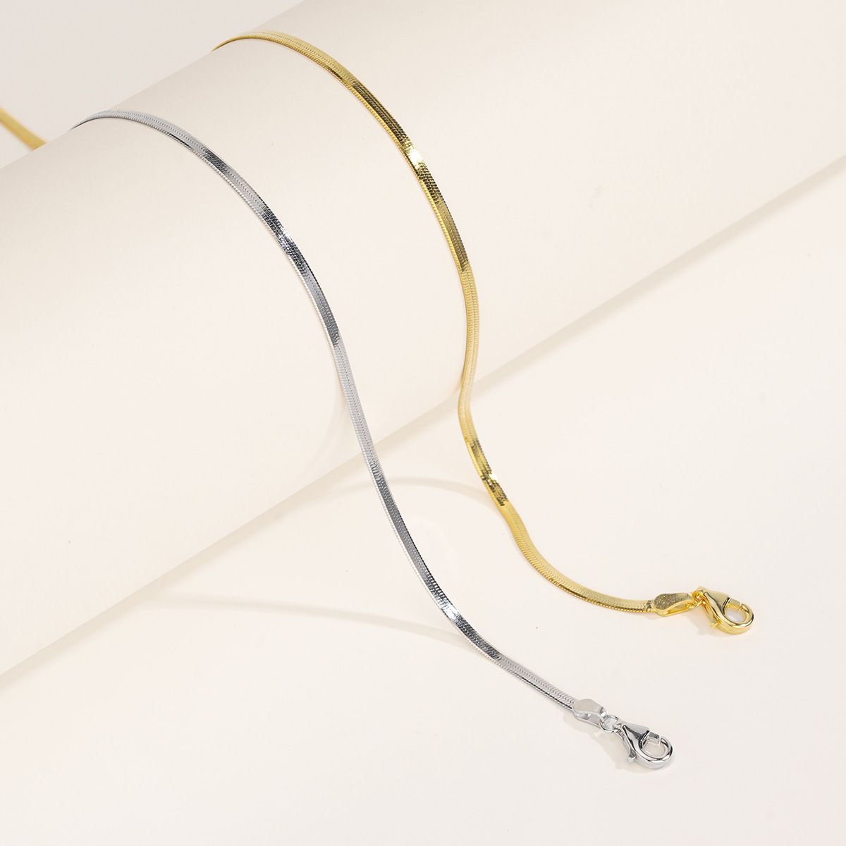 Cross-border fashion temperament S925 sterling silver necklace women's European and American simple personality clavicle chain blade chain