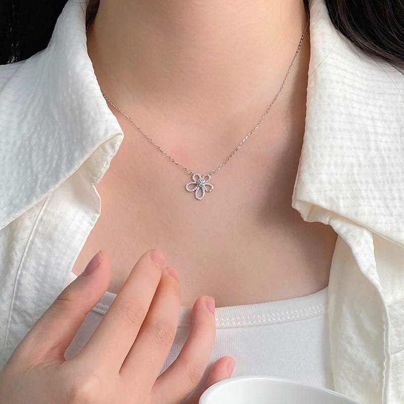 Po S999 Silver Flower Necklace Small Fresh All-match Elegant Niche Sweet and Gentle Flower Clavicle Chain for Hair