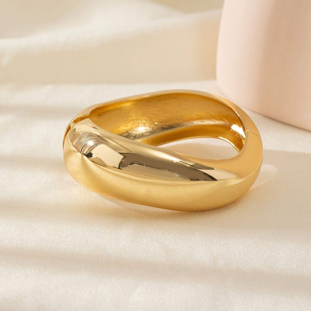 Golden asymmetric bracelet wholesale original design smooth irregular arc fashion classic European and American exaggerated accessories