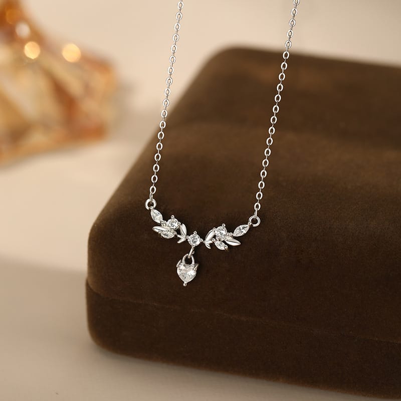 S999 Pure Silver Light Luxury Leaf Love Necklace Women's Niche Sweet and Gentle All-match Fashion Clavicle Chain 