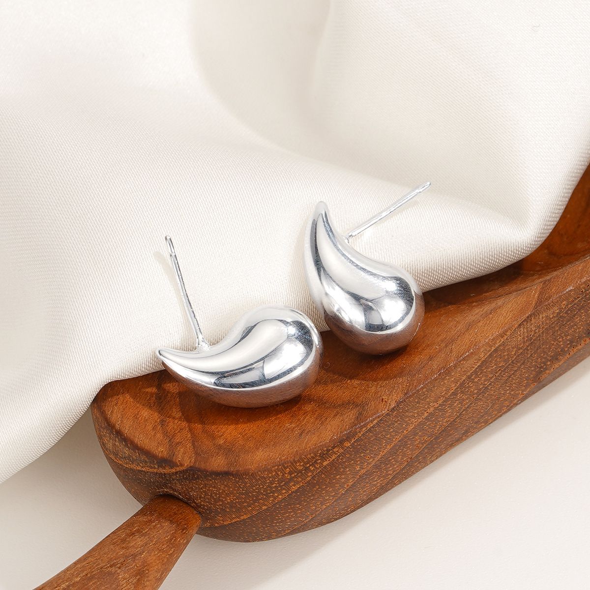 Europe and the United States cross-border small water droplets hollow fashion earrings female personality simple S925 sterling silver temperament trendy earrings