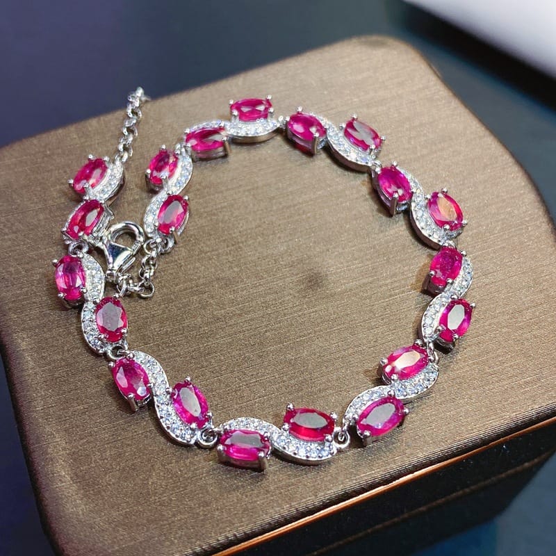 Simple time small fresh bracelet Ruby women's bracelet 925 silver inlaid ruby women's bracelet wholesale