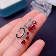 New Garnet ear buckle 925 silver inlaid Garnet women's ear buckle Garnet women's ear studs