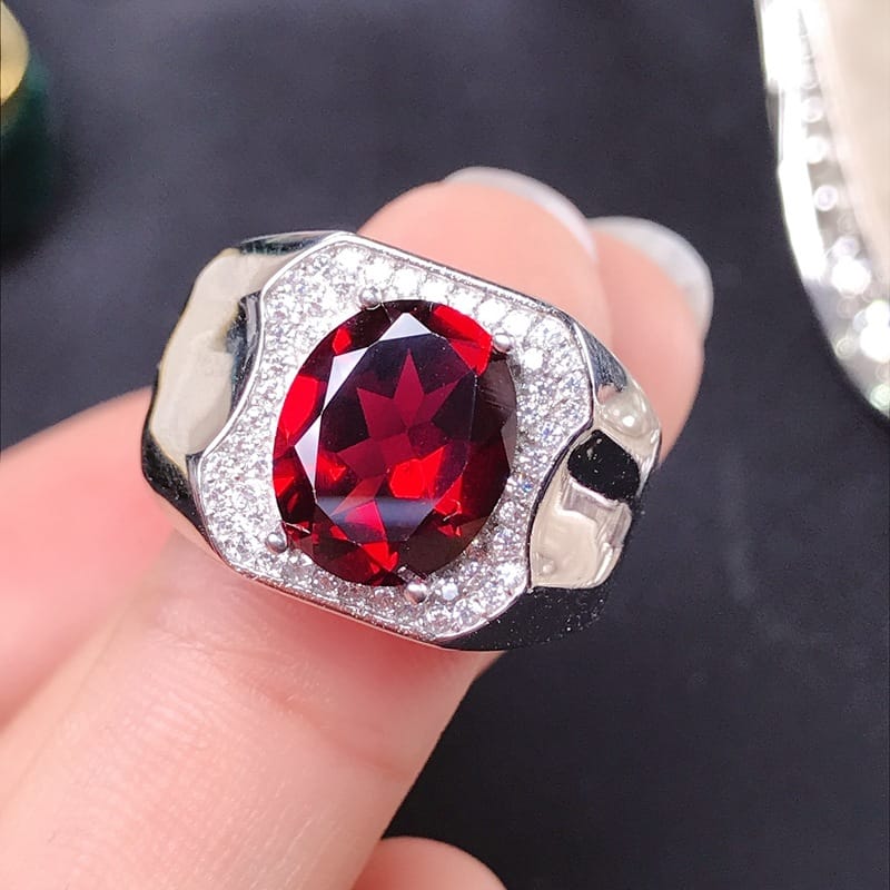 Manufacturers supply a large number of 925 silver fashion new garnet ring men's ring wholesale new every day on the new