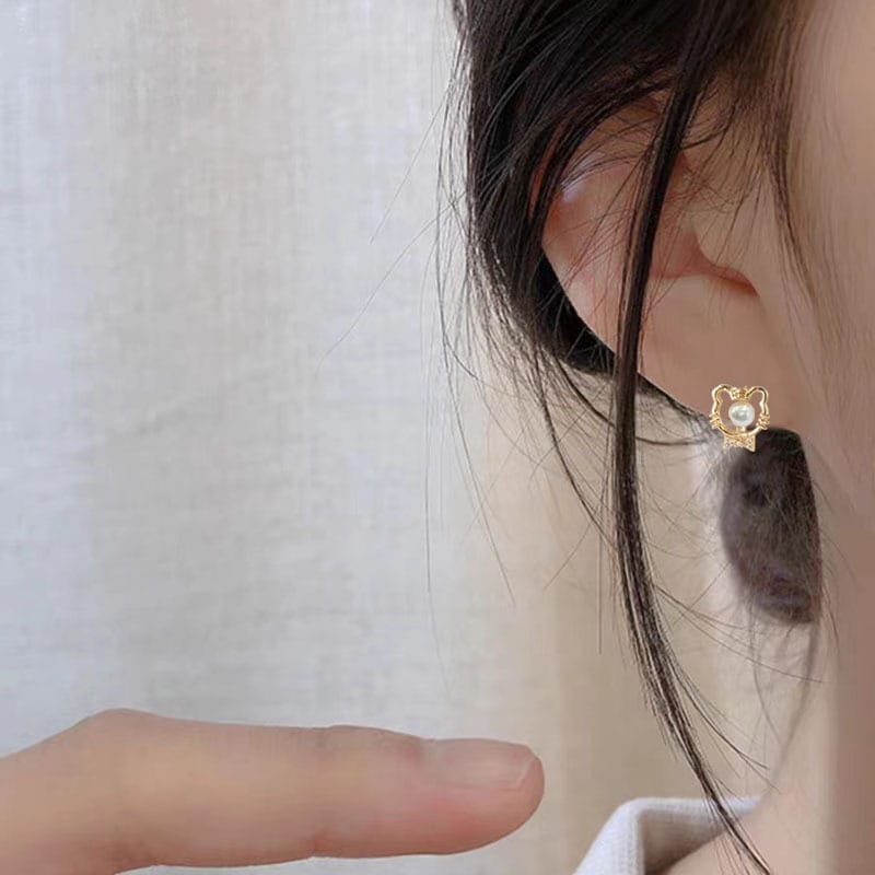 Natural Freshwater Pearl Earrings New Style Small Tiger Head Inlaid Zircon Simple Distinctive Earrings Women's s925 Silver Needle
