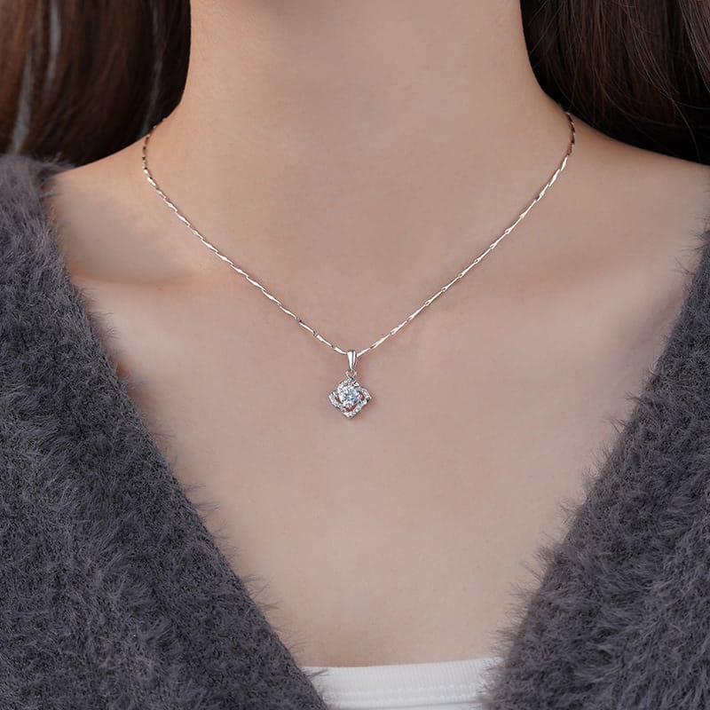 Po S999 Foot Silver Four-leaf Clover Zircon Necklace Women's Light Luxury High-end Sense Exquisite Clavicle Chain Fashion Commuter Daily