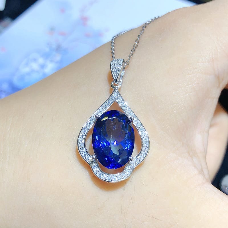 New tasanto pendant 925 silver inlaid Topaz light luxury elegant gift for girlfriend one-piece delivery