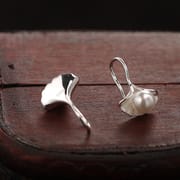 Leaf stud earrings s925 sterling silver earrings women's anti-allergy simple temperament pearl jewelry