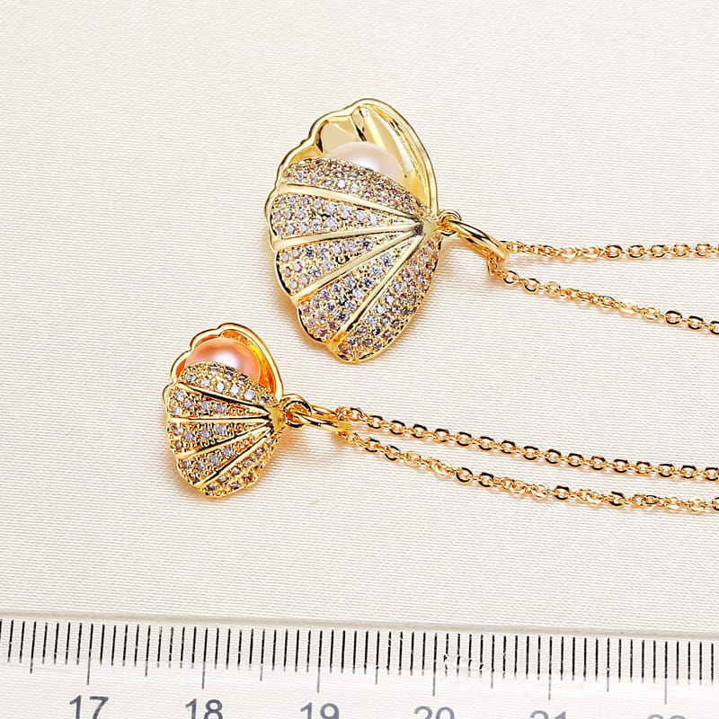 Shell Fresh Water Pearl Pendant Necklace