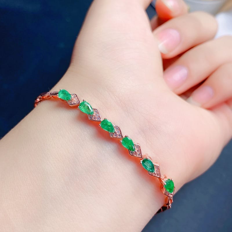 Natural emerald bracelet jewelry beautiful colour