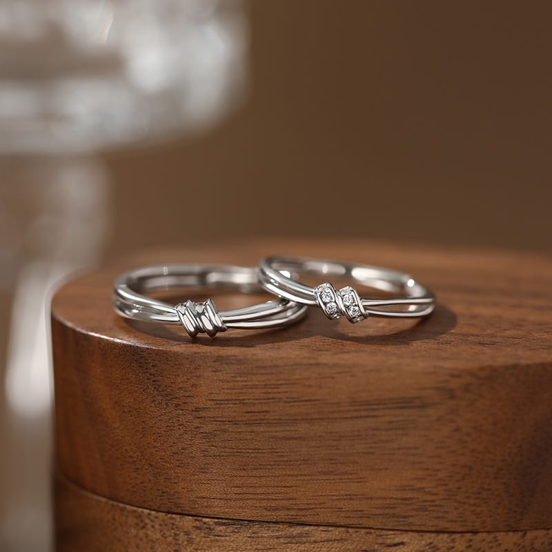 S999 Pure Silver Concentric Knot Couple Rings, a Pair of High-End Simple Style Fashion Rings and Hand Accessories for Delivery