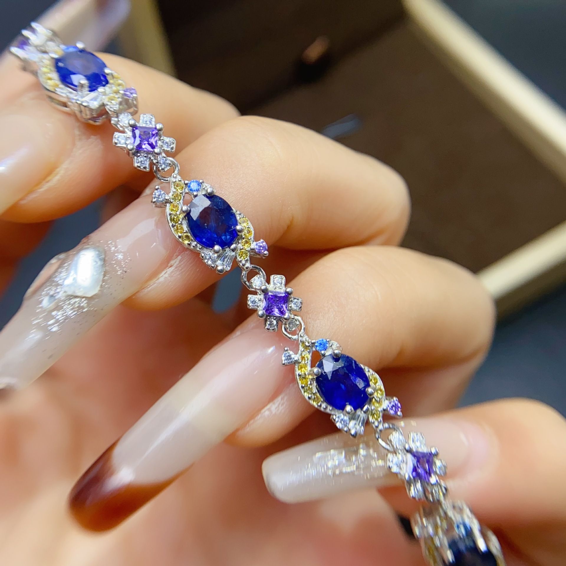 S925 silver inlaid simple fashion natural sapphire bracelet 5 * 6mm advanced sense design live broadcast supply