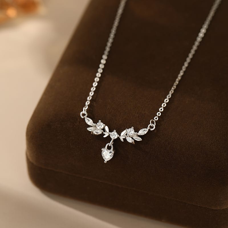 Po S999 Foot Silver Light Luxury Leaf Love Necklace Women's Niche Sweet and Gentle All-match Fashion Clavicle Chain for Hair
