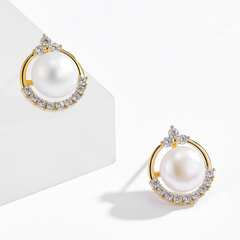 New Vintage Elegant Fashion Crown Earrings Natural Freshwater Pearl Earrings Simple Women's Silver Pin Earrings