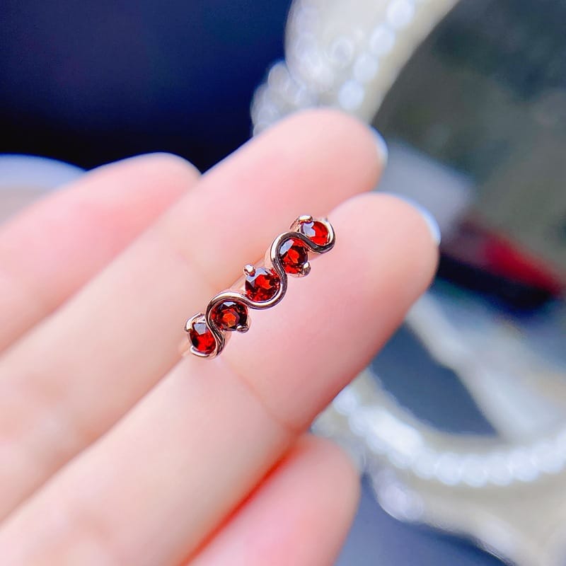 Simple 925 silver inlaid Natural 3*3mm full fire color garnet female ring live vibrato overseas supply