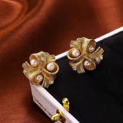 New Style Heavy Industry Retro Light Luxury Pearl Flower-shaped Earrings Simple Hong Kong Style Heavy Industry Earrings Women's 925 Silver Pin