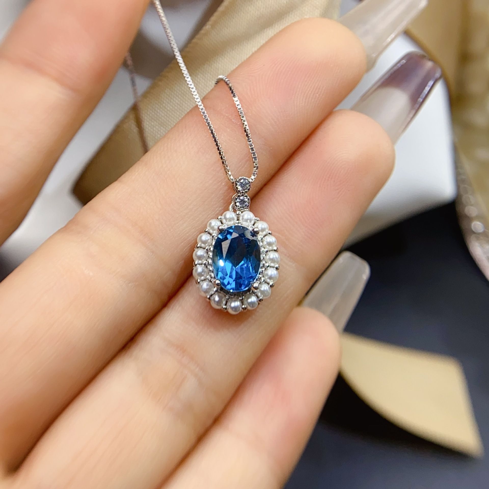 New natural London blue topaz pendant 6 * 8mm elegant clavicle chain 925 silver women's pendant wholesale