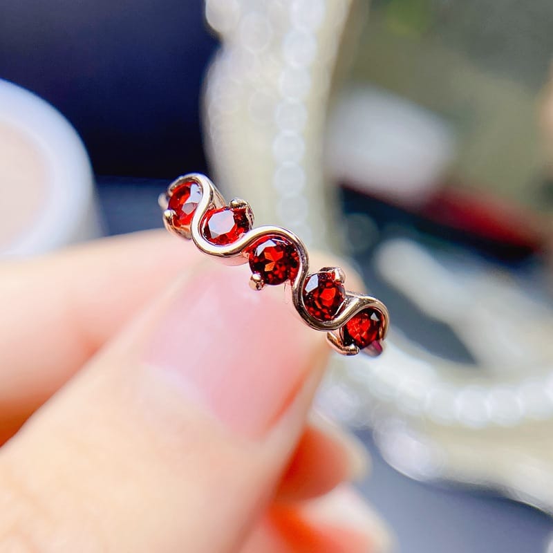 Simple 925 silver inlaid Natural 3*3mm full fire color garnet female ring live vibrato overseas supply