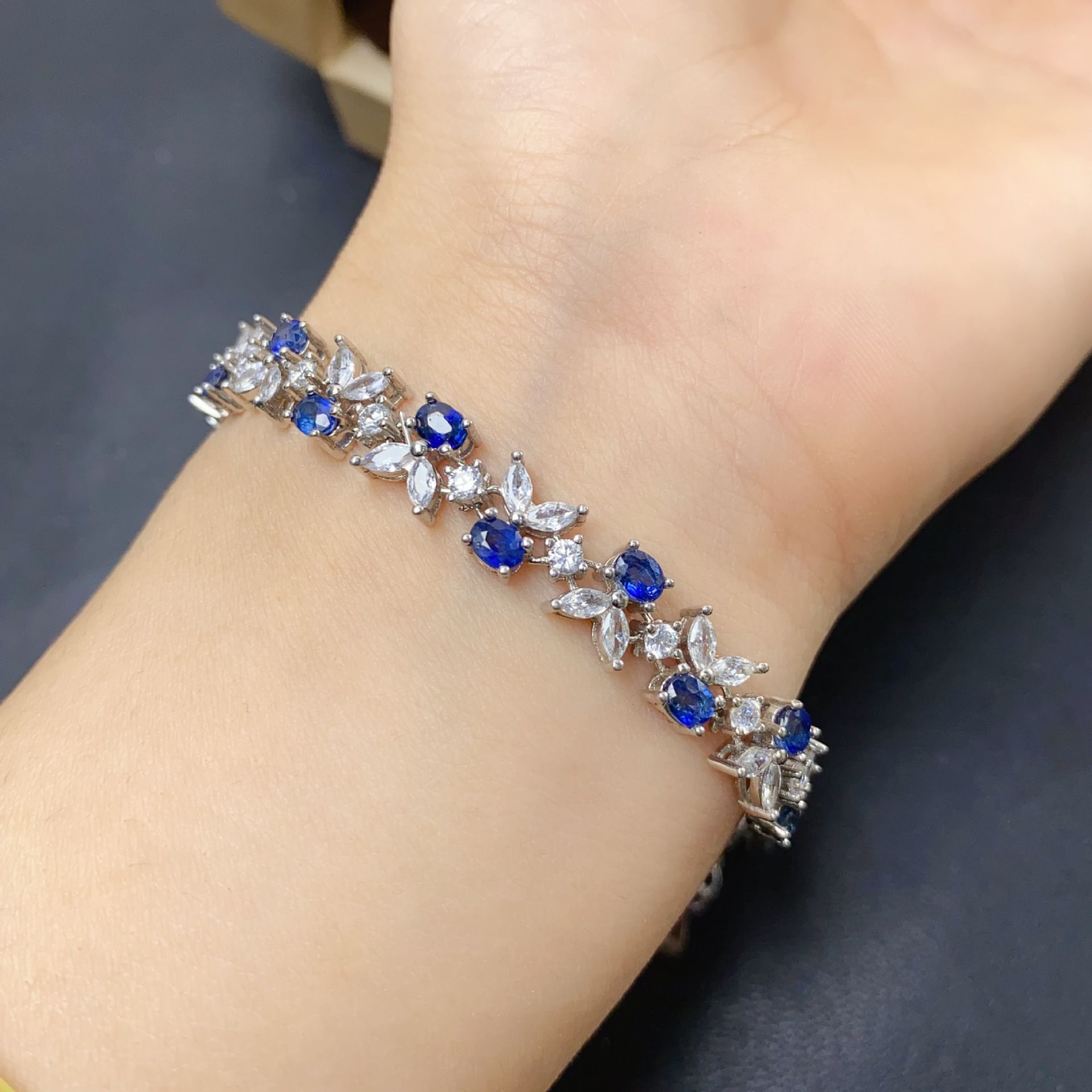 S925 silver inlaid simple fashion natural sapphire bracelet 3 * 4mm advanced sense design live broadcast supply