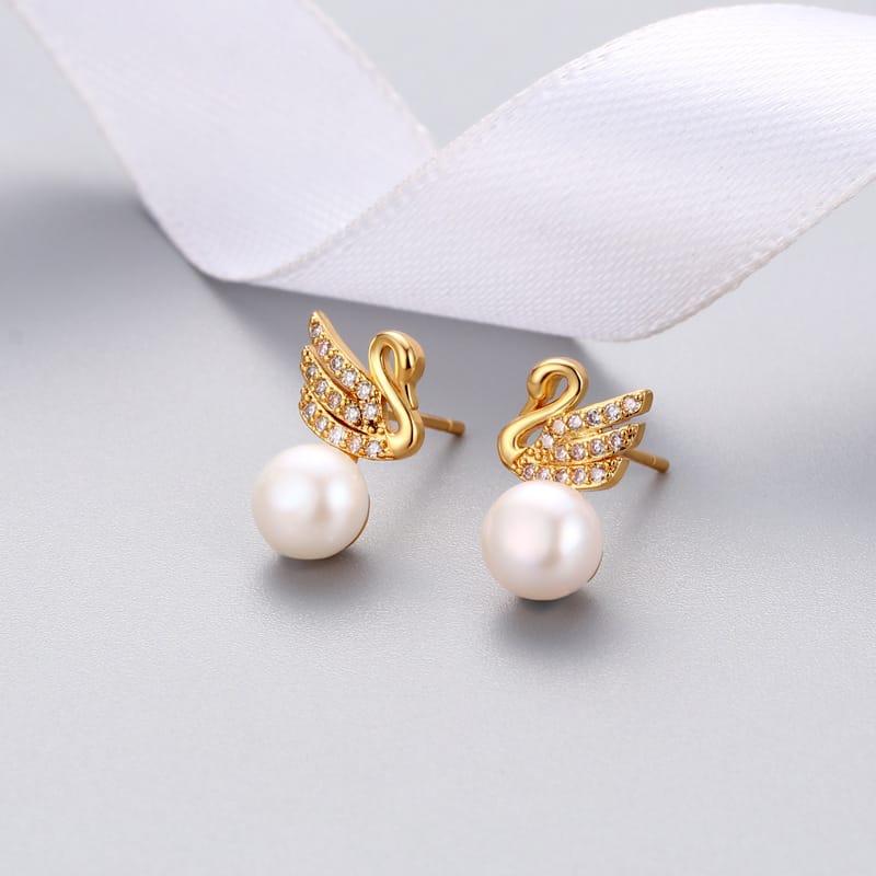 Freshwater pearl earrings gentle small fresh fashion cute little Swan inlaid zircon niche earrings women's simple personality