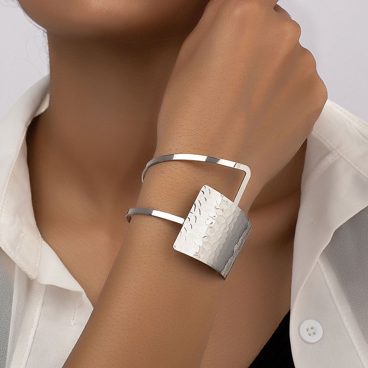 Cross-border E-commerce Simple Exaggerated European and American Style Temperament Bracelet Niche Design Cold Style Opening Bracelet Jewelry for Women