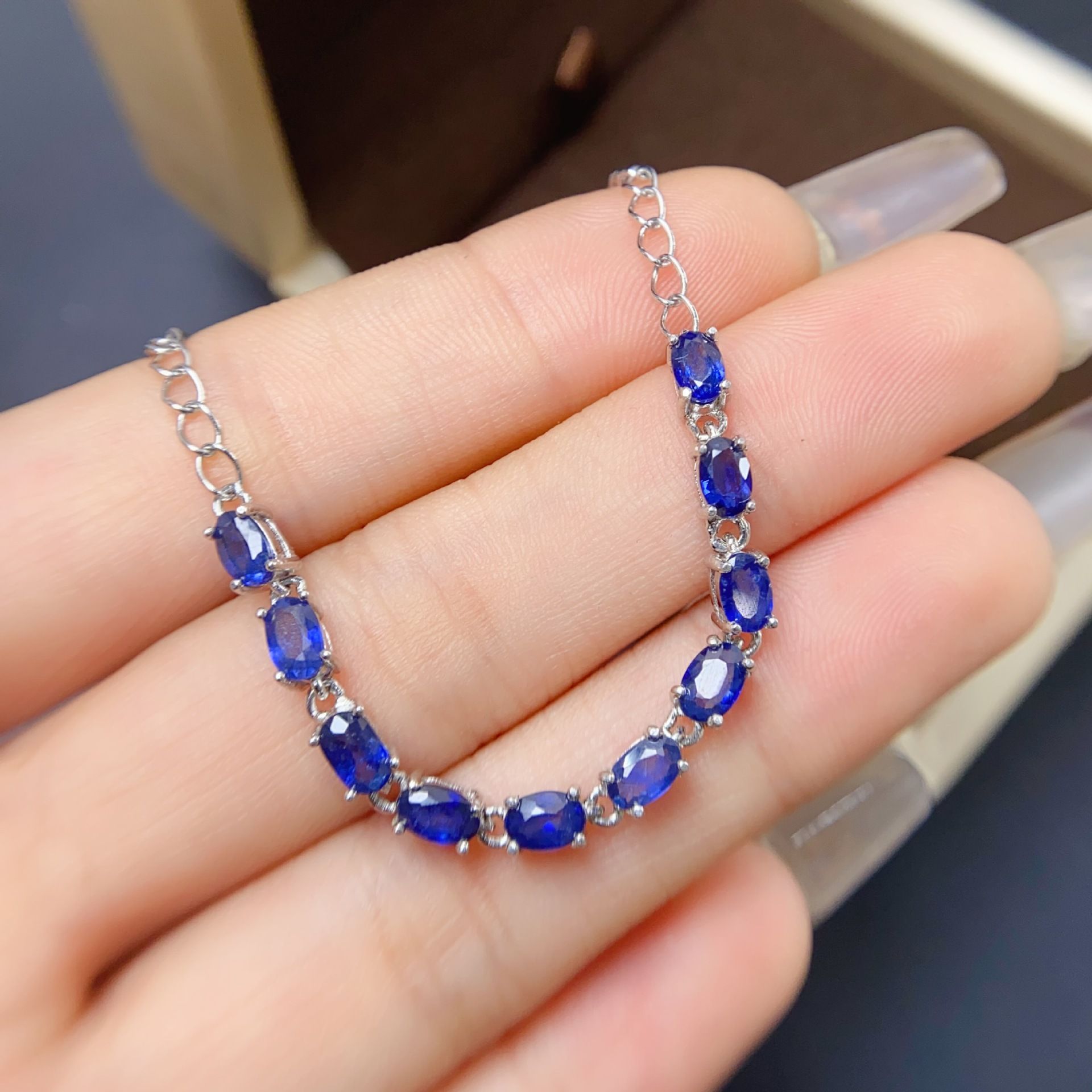 S925 silver inlaid simple fashion natural sapphire bracelet 3 * 5mm advanced sense design live broadcast supply