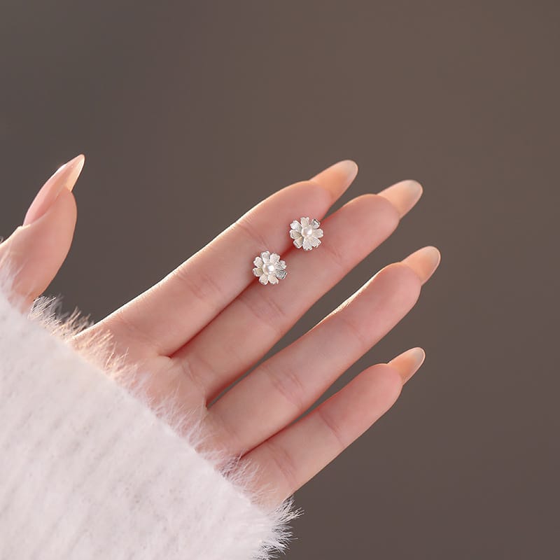 Po S999 Foot Silver French Retro Flower Pearl Earrings Women's New High-end Sense Small Fresh Earrings for Hair