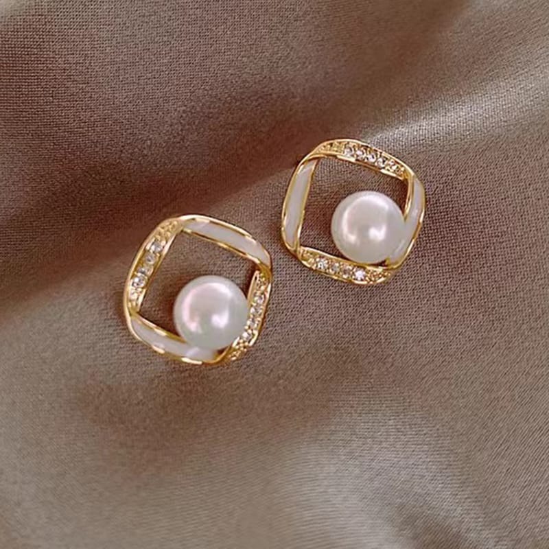 S925 Silver Needle Micro-inlaid Zircon Earrings Classic Geometric Diamond Freshwater Pearl Earrings Small Simple Internet Celebrant Earrings