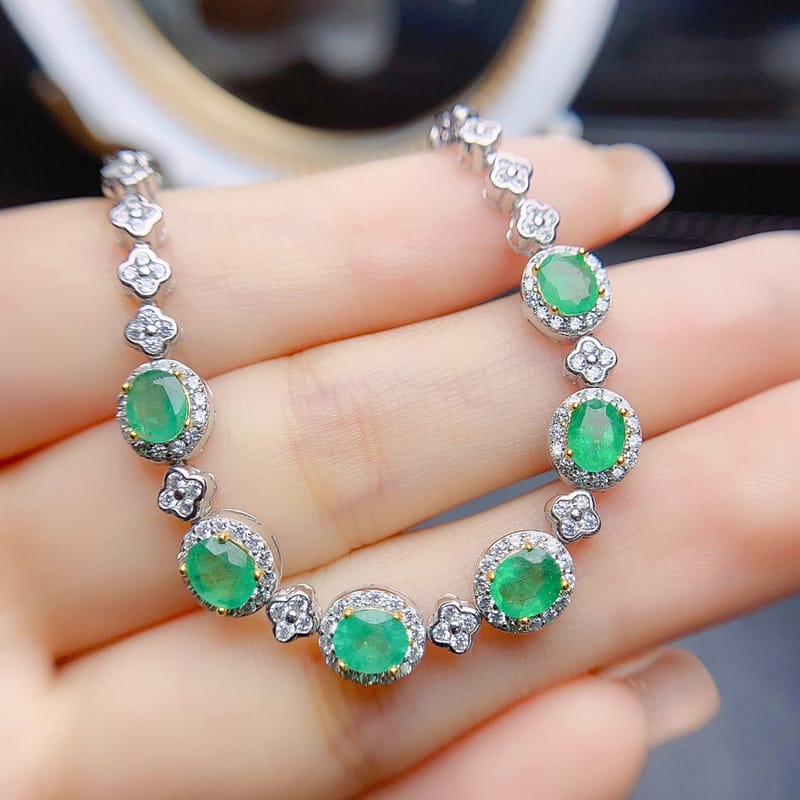 Natural emerald bracelet S925 silver inlaid main stone 4*5