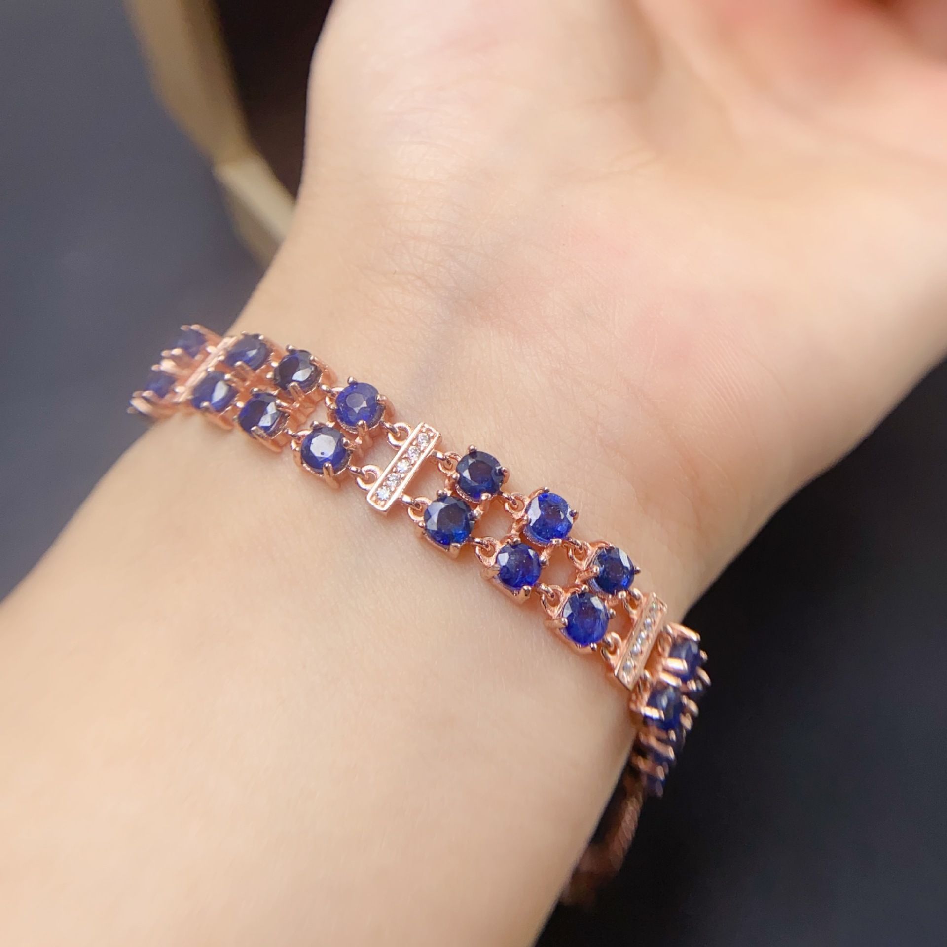 S925 silver inlaid simple fashion natural sapphire bracelet 4 * 4mm advanced sense design live broadcast supply