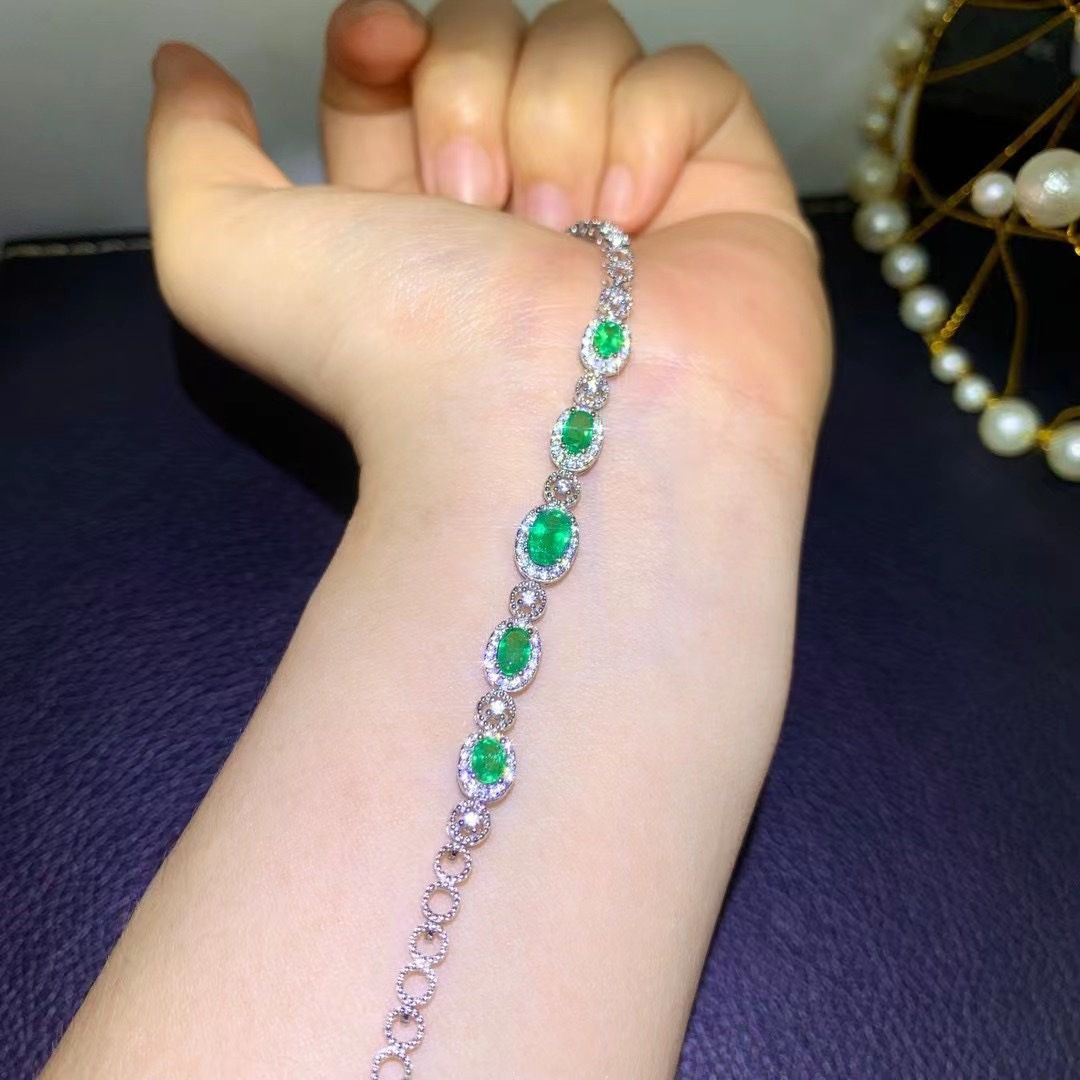Factory wholesale explosions natural emerald bracelet S925 silver inlaid main stone 4*6 selling Europe and the United States a generation of hair