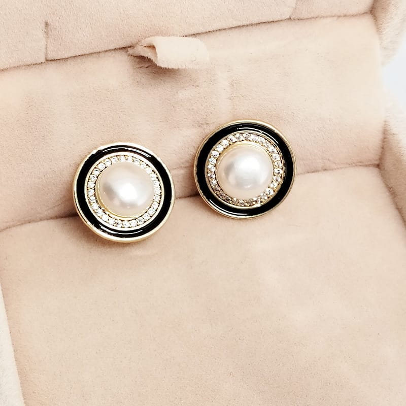Natural Freshwater Pearl Earrings Black and White Large Round Buckle Zircon Earrings Small Chanel Style Personalized Fashion Earrings Earrings New Style