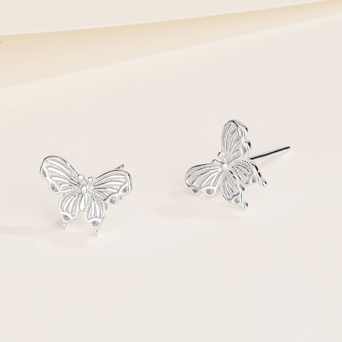 Niche Design S925 Sterling Silver Fresh Sweet Butterfly Earrings Exquisite Simple All-match Earrings