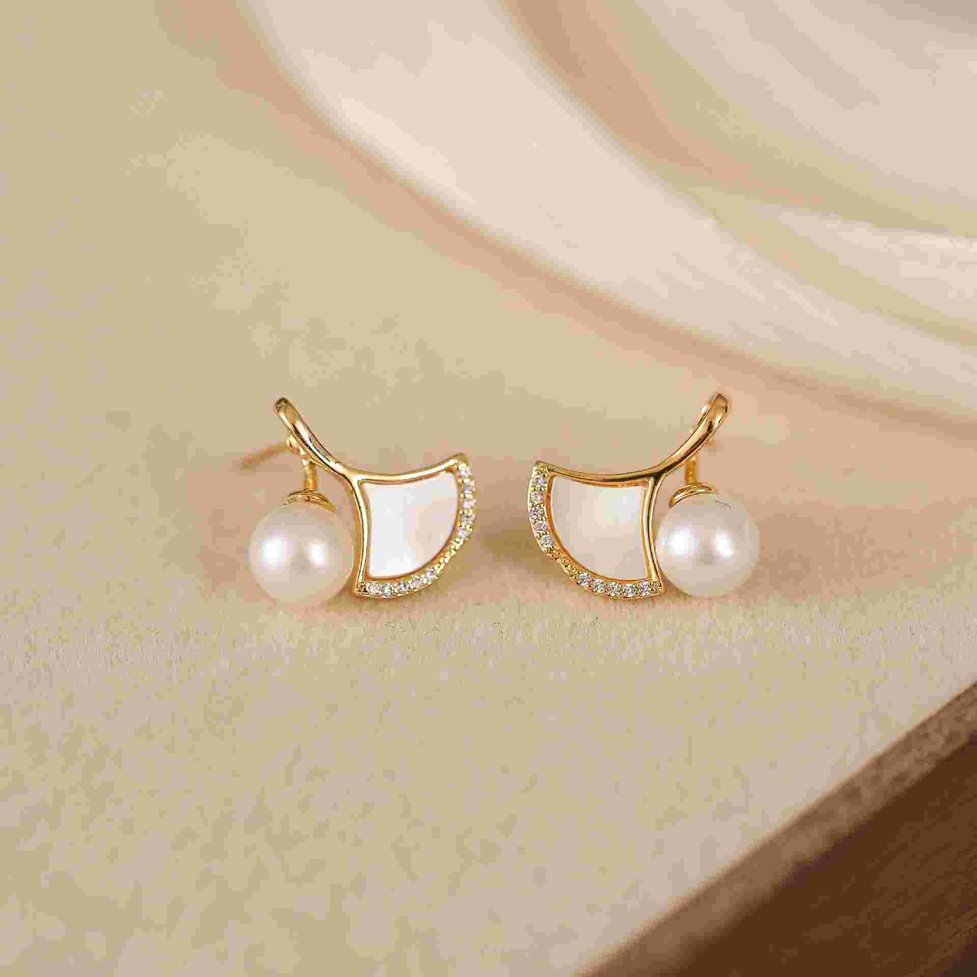 Natural Pearl Earrings Ginkgo Biloba Ear Studs High-grade Sensitive for commuter All-match French Niche Fan-shaped Design Real Gold Micro-inlay