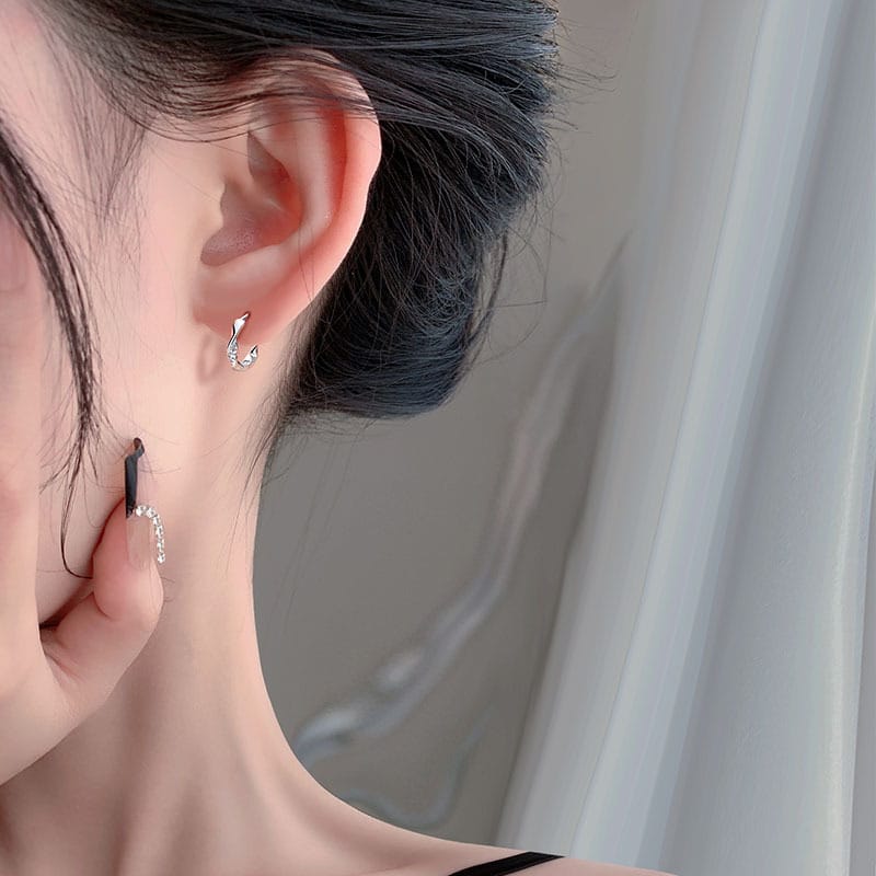 S999 Silver Twist Mobius Ring Micro Zircon Ear Buckle Ear Holes Elegant Fashion Simple Ear Ring