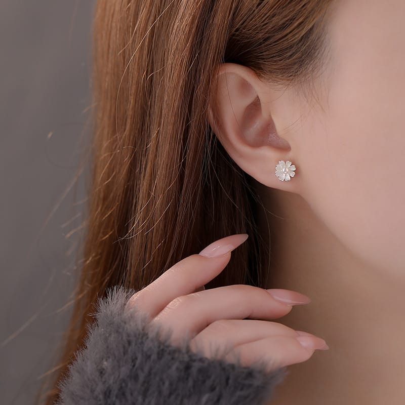 Po S999 Foot Silver French Retro Flower Pearl Earrings Women's New High-end Sense Small Fresh Earrings for Hair