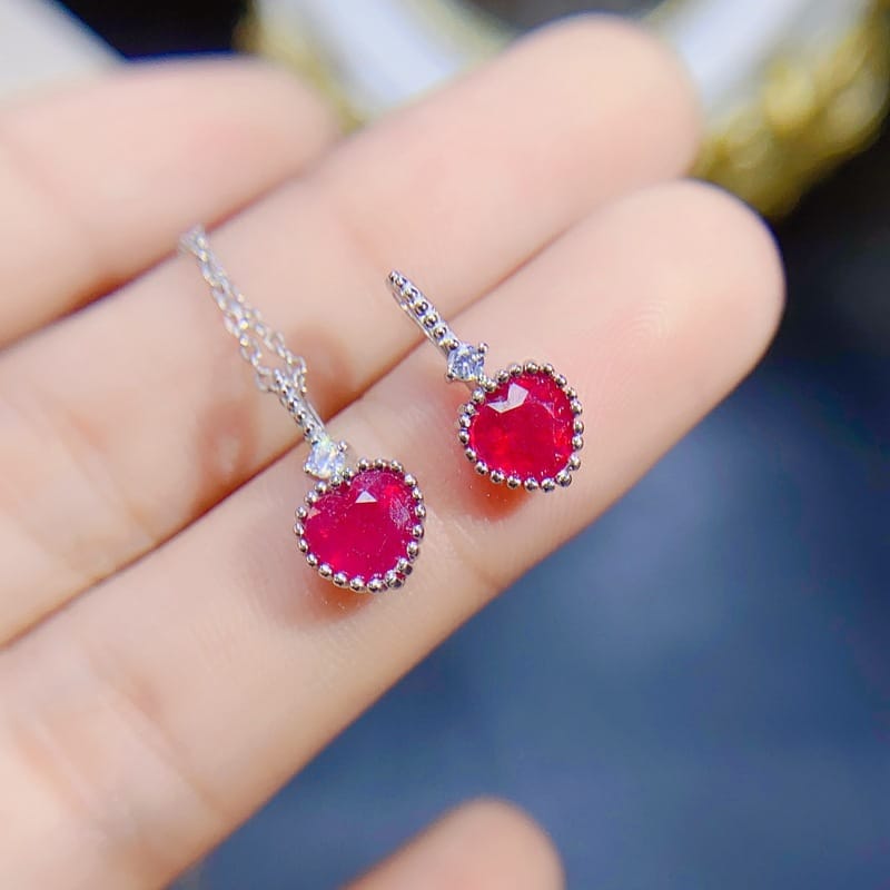 Fresh necklace natural Ruby clavicle chain 6 * 6mm women's pendant 925 silver wholesale live TikTok supply