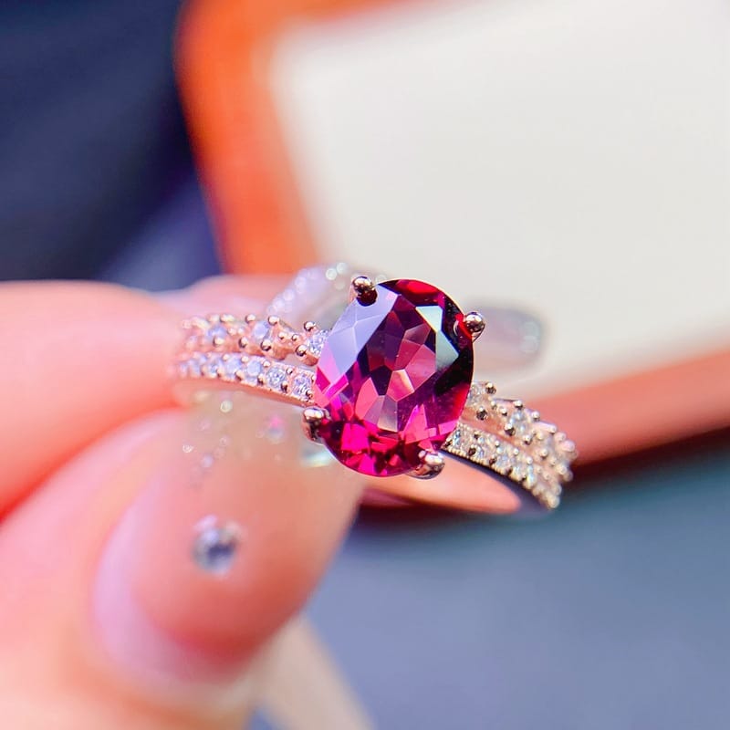 Fresh simple fashion 925 silver natural 6 * 8mm magnesium aluminum garnet female ring full of fire color live broadcast