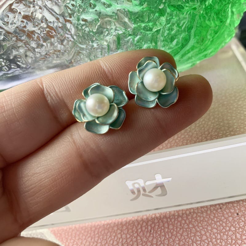Natural Freshwater Pearl Earrings Sweet Fresh Green Camellia Pearl Earrings Light Luxury High-end Internet Celebrity Earrings