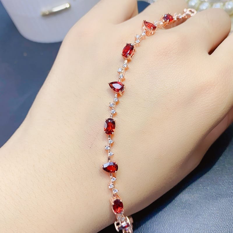 Japanese and Korean small fresh natural garnet bracelet 925 silver bracelet live supply a generation of hair