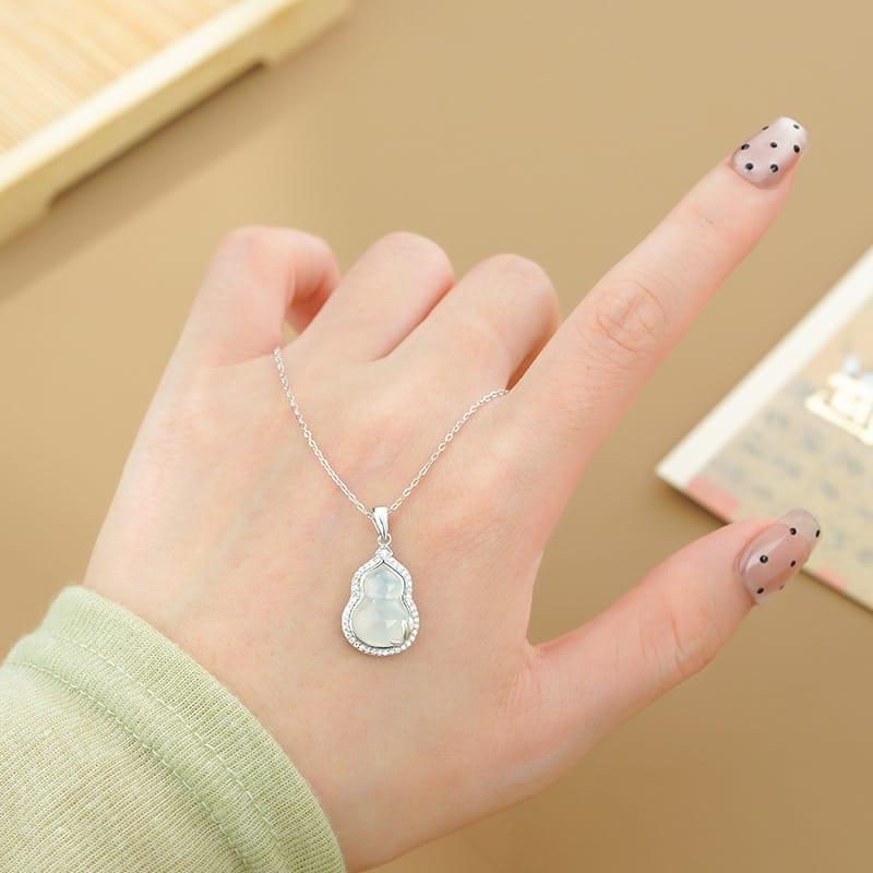 Po S999 Foot Silver Niche White Chalcedony Gourd Necklace Women's Light Luxury High-end Sense Personalized Fashion Necklace for Hair