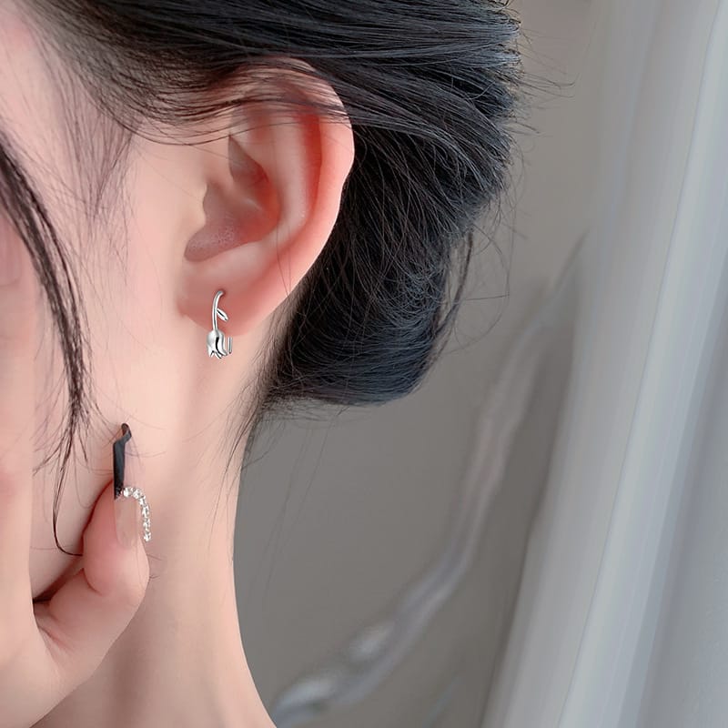 Bao S999 pure silver Tulip ear hook design sense niche temperament Hong Kong style retro earrings simple earrings ear studs