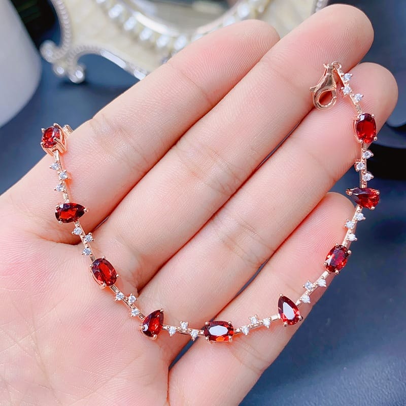 Japanese and Korean small fresh natural garnet bracelet 925 silver bracelet live supply a generation of hair