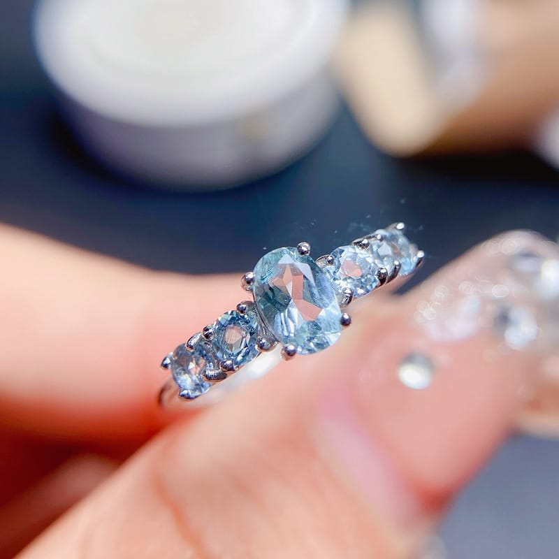 Japanese and Korean fashion beautiful ring 925 silver inlaid natural aquamarine ring 6 * 4mm 