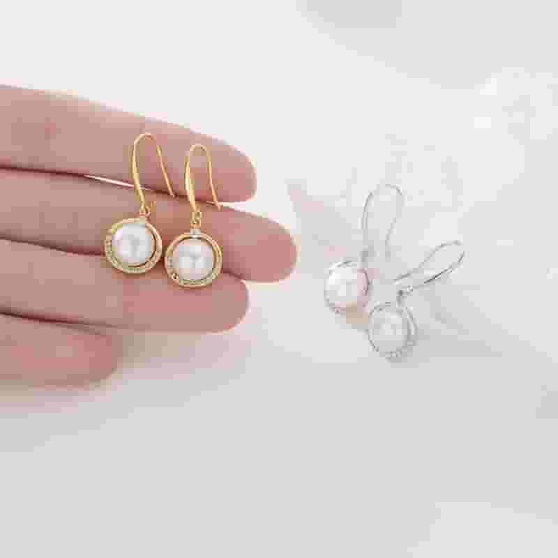 Natural Freshwater Pearl Earrings Circle Classic Zircon Pearl Ear Hook Elegant Light Luxury Niche Earrings New Women