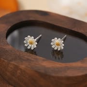 Po S999 Silver Daisy Earrings Advanced Design Cute Sweet Temperament Ear Pole Small Earrings for Hair