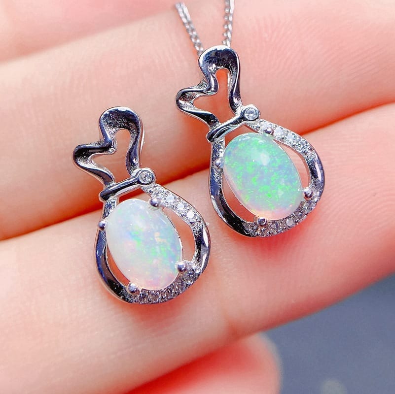 Small fresh natural opal pendant 5*7mm ladies pendant 925 silver opal pendant wholesale live trembles supply