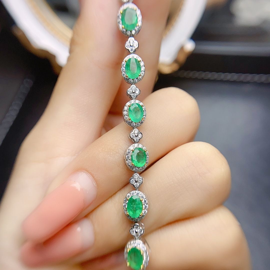 Factory wholesale explosions natural emerald bracelet S925 silver inlaid main stone 4*5 hot Europe and the United States a generation of hair