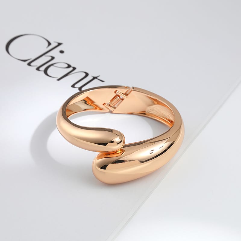 Bracelet cross-border special for wholesale new smooth personality zinc alloy light luxury jewelry electroplating high-end European and American hot sale